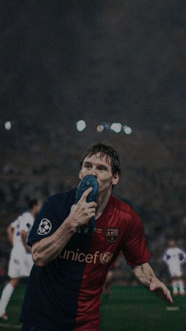 Discover Amazing Messi Wallpaper: Elevate Your Screens with Legendary Football Moments