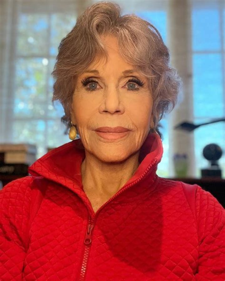 Discover Jane Fonda's Age: Uncover the Secrets of Her Youthful Glow