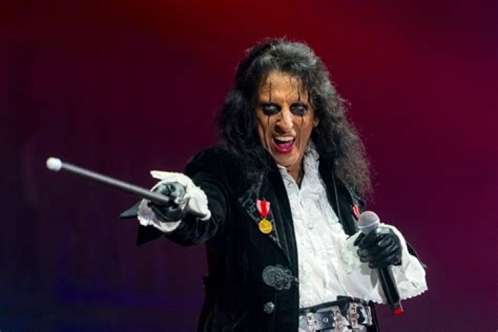Experience the Thrill of an Alice Cooper Concert: A Unique Live Show You Won't Forget
