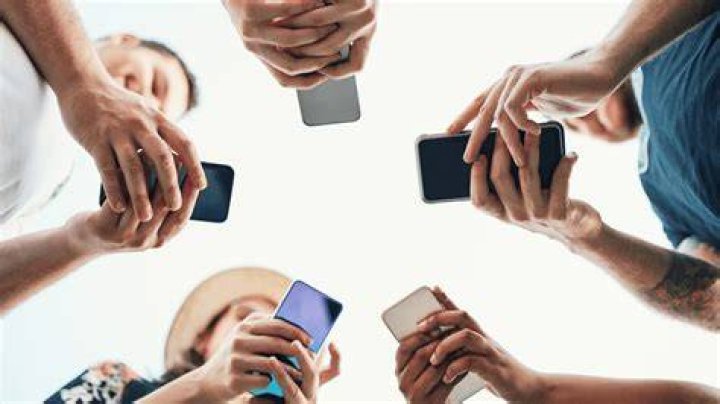 Exploring maligoshik: Where Online Conversations Take Shape
