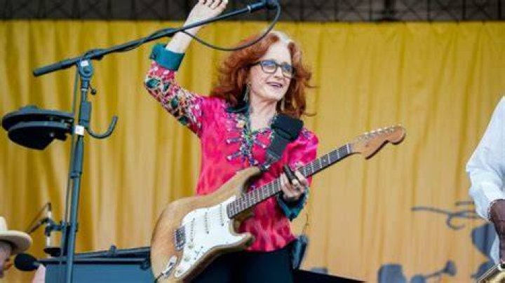 Is Bonnie Raitt's Marital Status a Mystery? Uncover the Truth