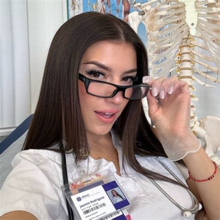 Jasi Bae OnlyFans: Discovering Her Digital Presence