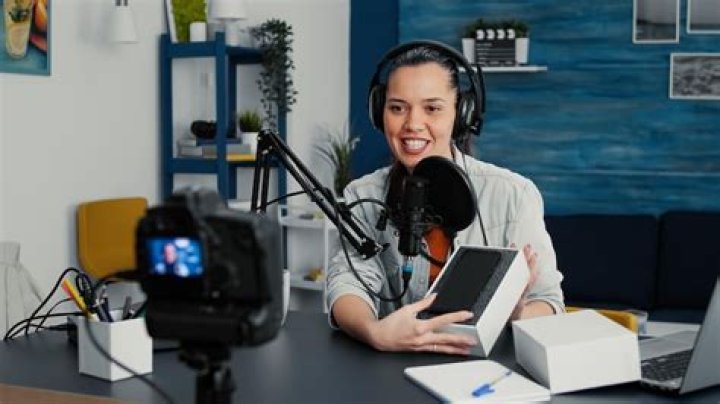 Jenny Lux: Unpacking the Digital World of a Rising Creator