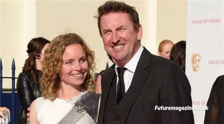 Lee Mack Wife Blind: A Comprehensive Look at the Life and Relationships