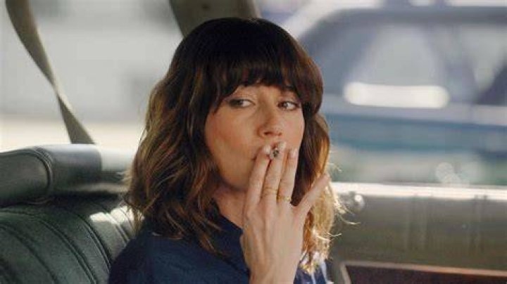 Linda Cardellini Smoke? The Truth Behind the Rumors
