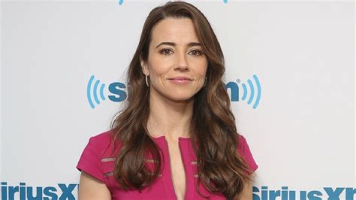 Linda Cardellini Smoker: The Actress Who Brings Heat to Every Role