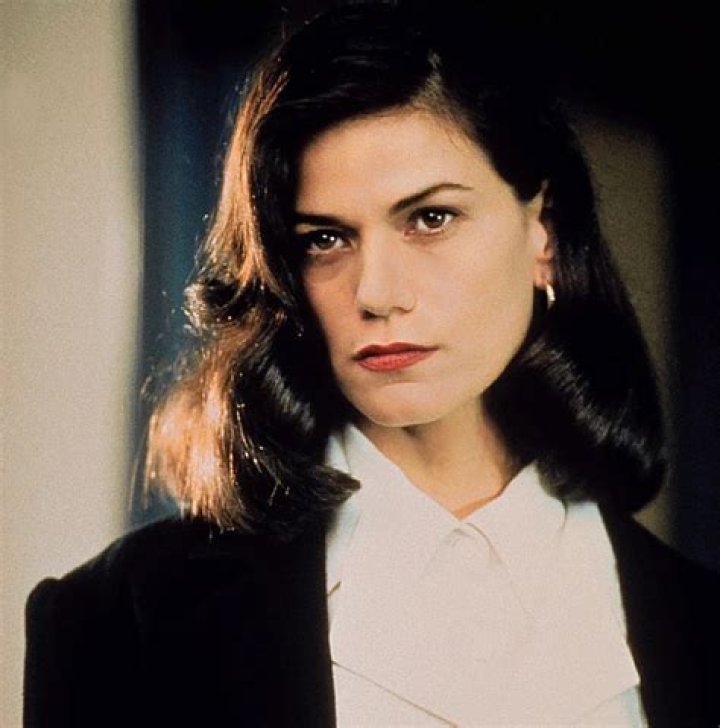 Linda Fiorentino: The Iconic Actress Who Stole Hearts with Her Bold Performances