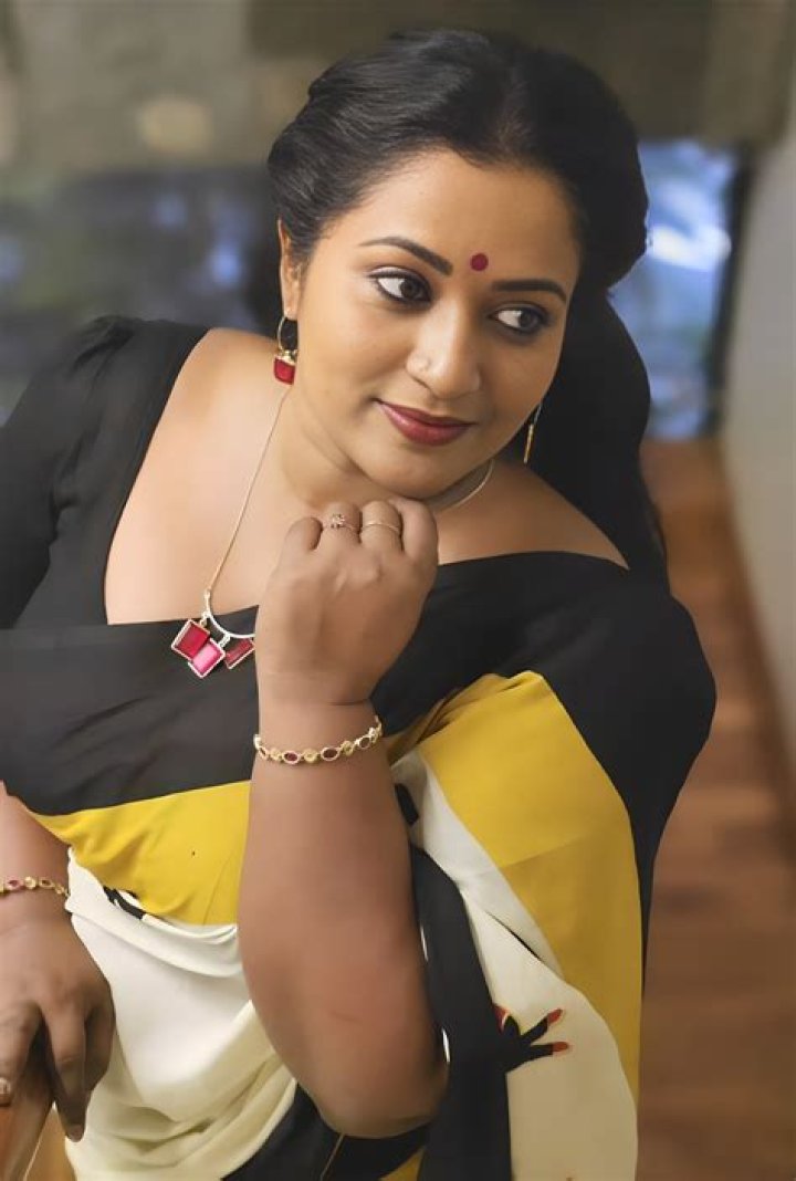 Mallu Aunty Hot: The Allure and Charm of Kerala's Women