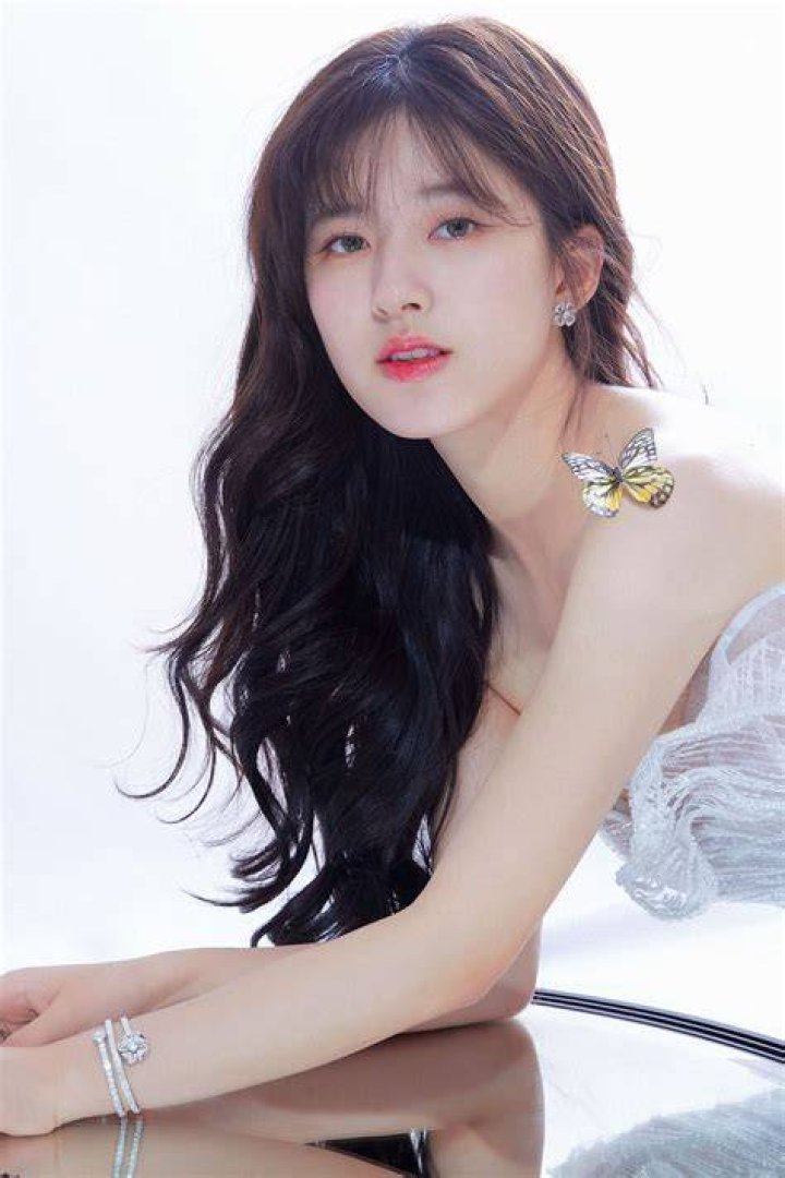 Meet Zhao Lusi Yangyang: The Rising Star in the Entertainment World