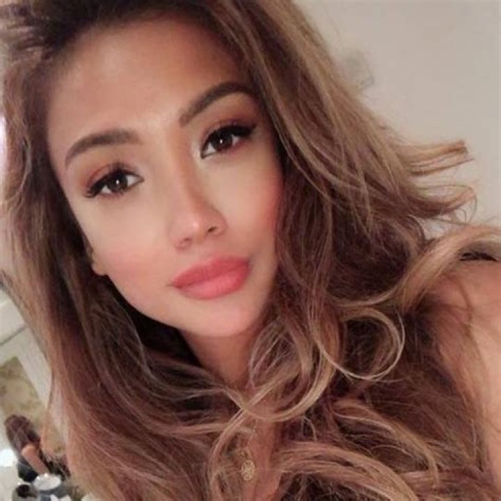 Ria Sommerfeld: Discovering the German Model and Hairstylist's Story