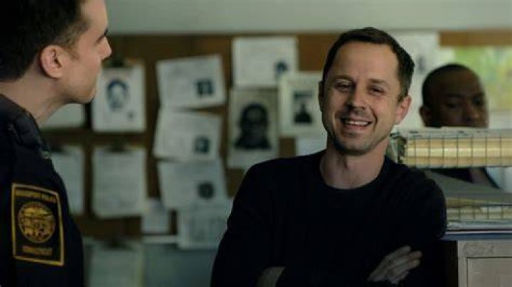 Sneaky Pete Review: A Comprehensive Dive Into the World of Con Artists