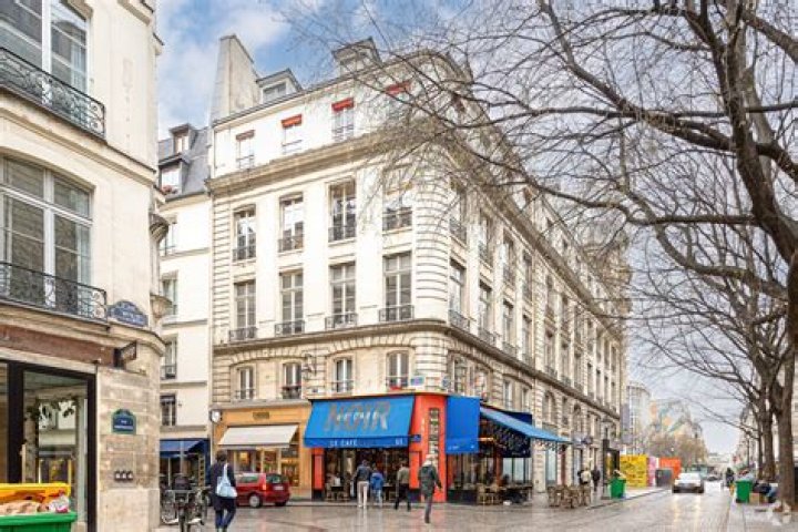 sone436: Discover Paris's Newest Landmark at 176 Rue Montmartre