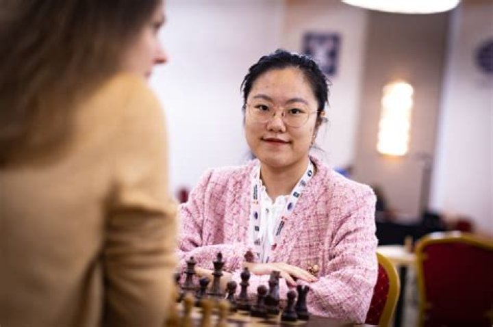 Song Yuxin Hitomi: Unpacking Her Story and Why People Care