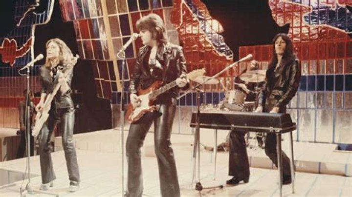 Suzi Quatro: The Iconic Rocker Who Redefined the Music Scene