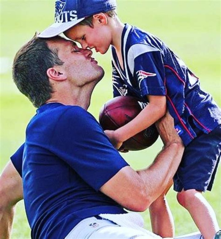Tom Brady Kissing Son: Understanding the Public Conversation