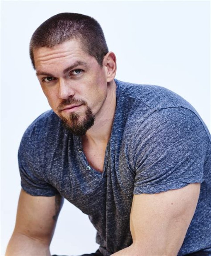 Unveiling the Charismatic Journey of Steve Howey: A Look at His Path